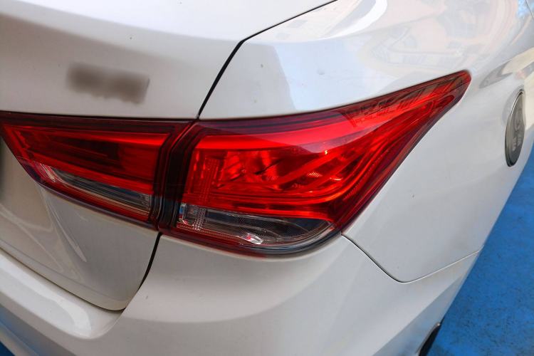 Used CHANGAN Alsvin 2018 1.5L DCT Luxury Model China V Standard Exterior 6