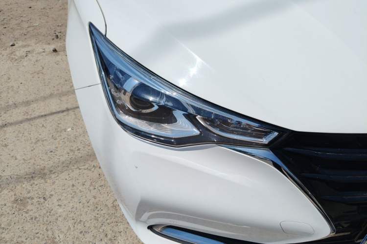 Used CHANGAN Alsvin 2018 1.4L Manual Comfort Model China V Standard Exterior 6