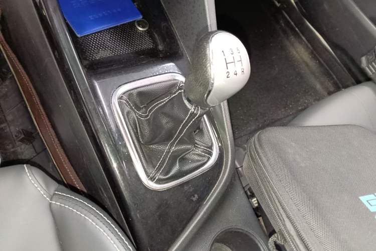 Used CHANGAN Alsvin 2018 1.4L Manual Luxury Model China V Standard Gear Lever