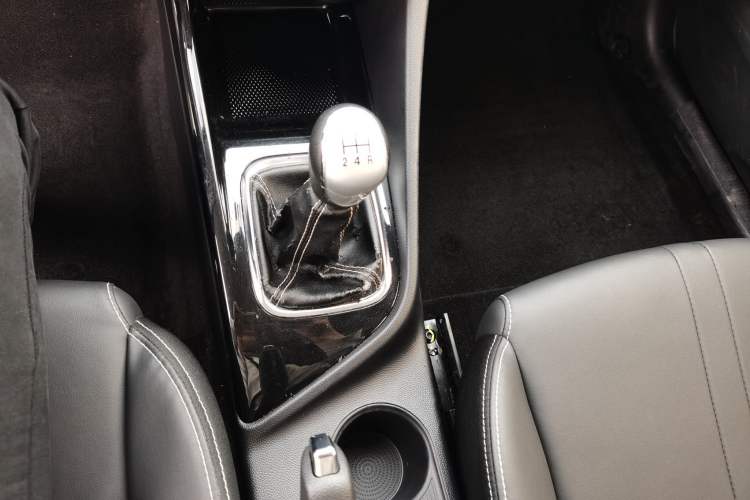 Used CHANGAN Alsvin 2018 1.4L Manual Luxury Model China V Standard Gear Lever