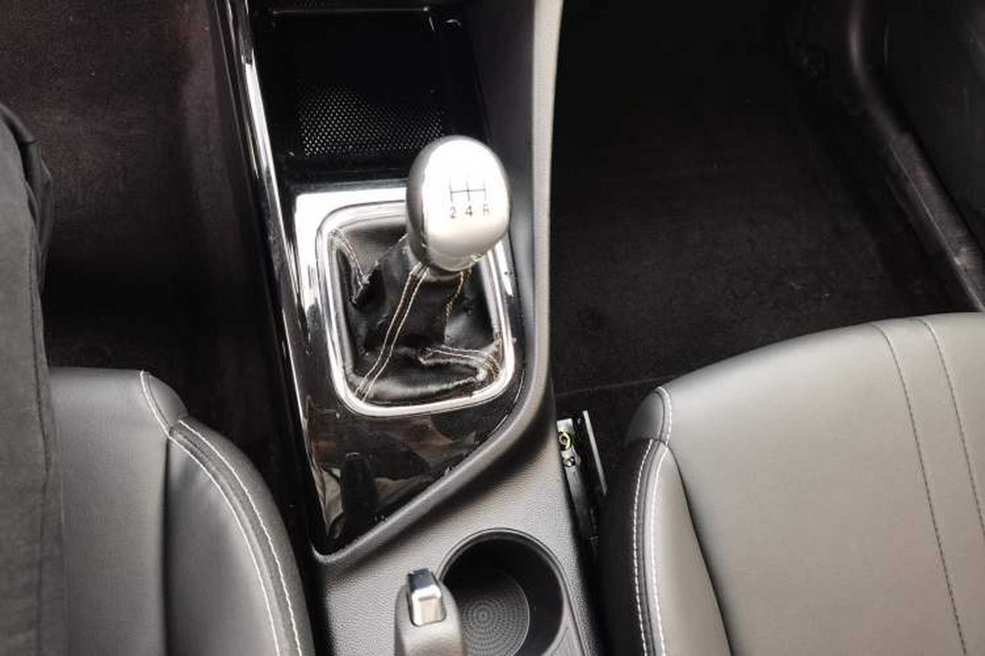 Used CHANGAN Alsvin 2018 1.4L Manual Luxury Model China V Standard Gear Lever