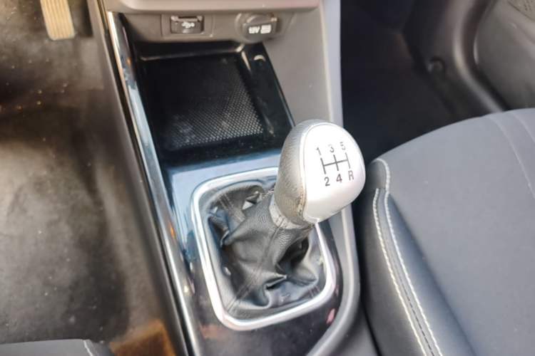 Used CHANGAN Alsvin 2018 1.4L Manual Comfort Model China V Standard Gear Lever