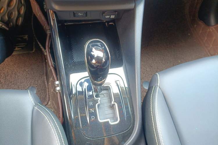 Used CHANGAN Alsvin 2018 1.5L DCT Luxury Model China V Standard Gear Lever