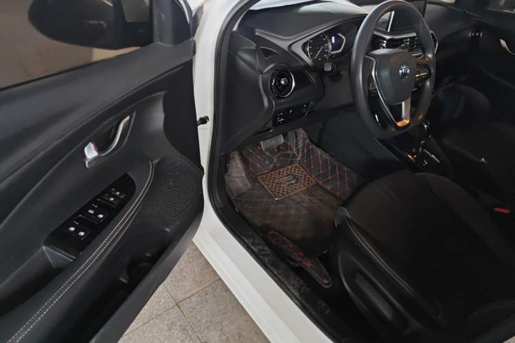 Used CHANGAN Alsvin 2018 1.5L DCT Luxury Model China V Standard Interior 3