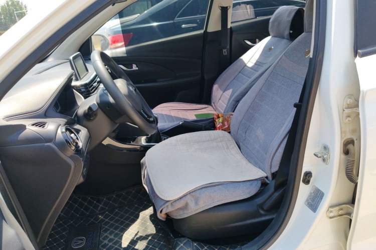 Used CHANGAN Alsvin 2018 1.4L Manual Comfort Model China V Standard Interior 3