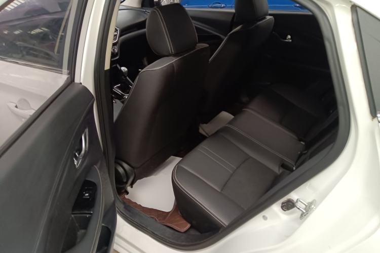 Used CHANGAN Alsvin 2018 1.4L Manual Luxury Model China V Standard Interior 4