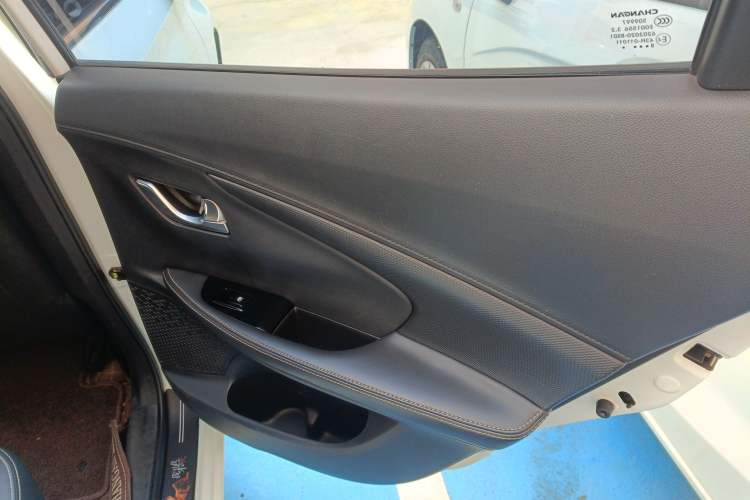 Used CHANGAN Alsvin 2018 1.5L DCT Luxury Model China V Standard Interior 6