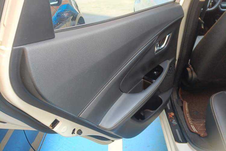 Used CHANGAN Alsvin 2018 1.5L DCT Luxury Model China V Standard Interior 8