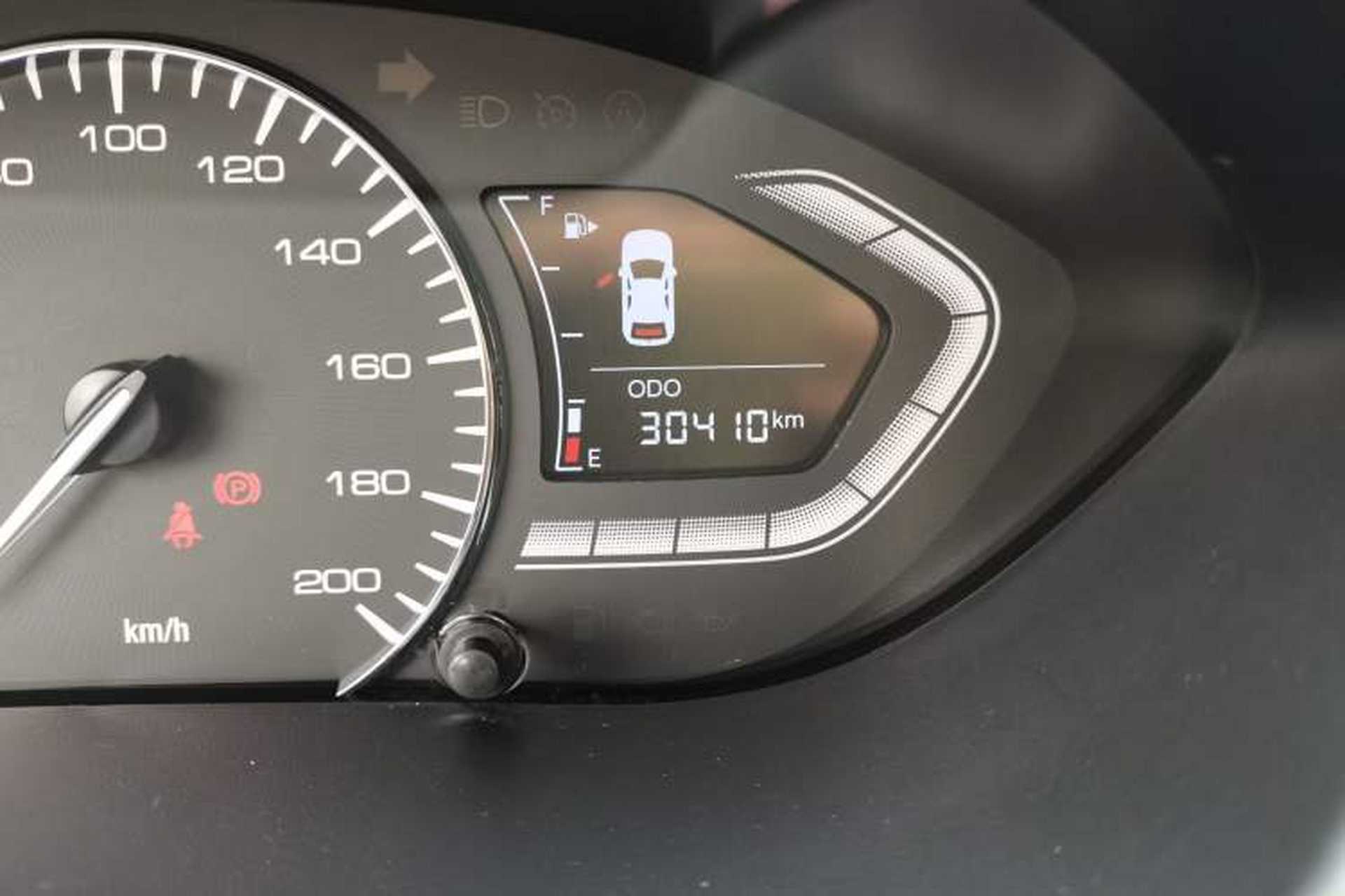 Used CHANGAN Alsvin 2018 1.4L Manual Luxury Model China V Standard Odometer Close Up