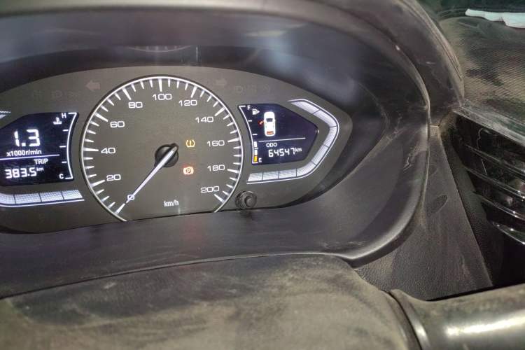 Used CHANGAN Alsvin 2018 1.4L Manual Comfort Model China V Standard Odometer Close Up