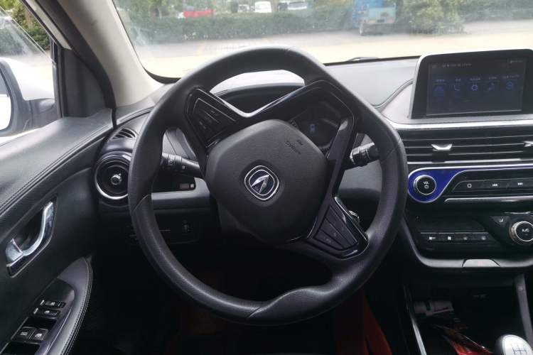 Used CHANGAN Alsvin 2018 1.4L Manual Luxury Model China V Standard Steering Wheel
