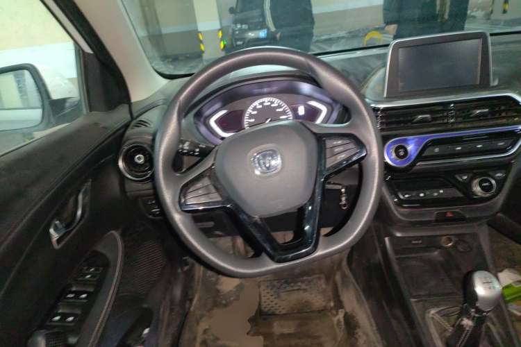 Used CHANGAN Alsvin 2018 1.4L Manual Comfort Model China V Standard Steering Wheel