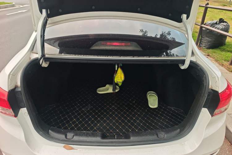 Used CHANGAN Alsvin 2018 1.5L DCT Luxury Model China V Standard Trunk