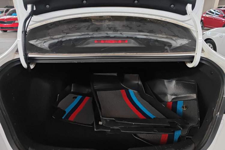 Used CHANGAN Alsvin 2018 1.5L DCT Luxury Model China V Standard Trunk