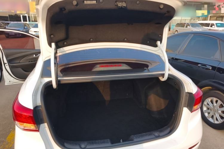 Used CHANGAN Alsvin 2018 1.4L Manual Comfort Model China V Standard Trunk