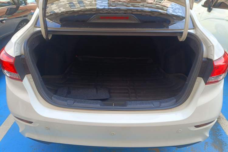 Used CHANGAN Alsvin 2018 1.5L DCT Luxury Model China V Standard Trunk