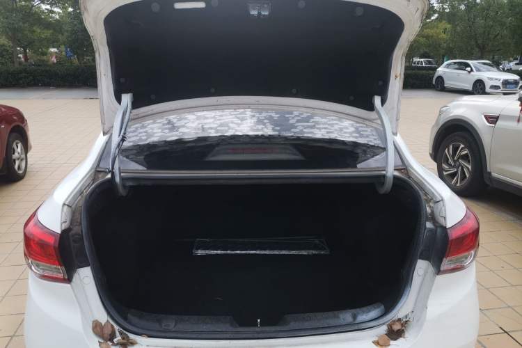 Used CHANGAN Alsvin 2018 1.4L Manual Luxury Model China V Standard Trunk