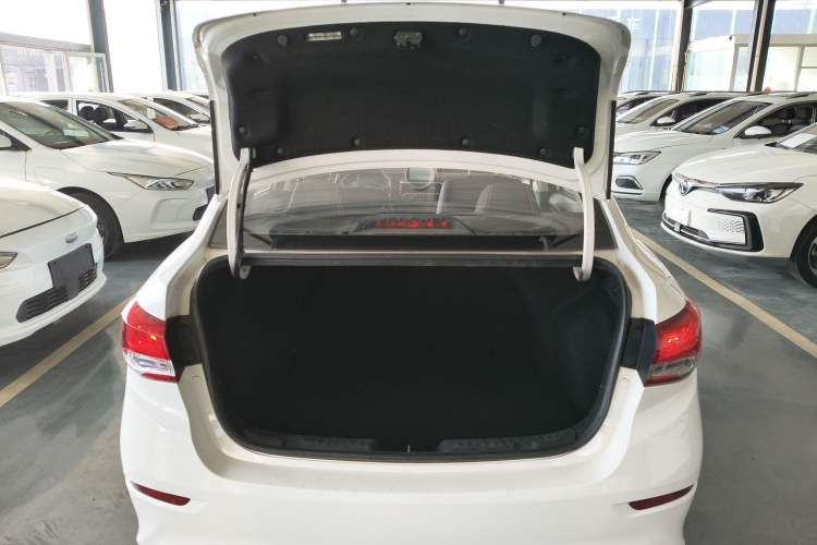 Used CHANGAN Alsvin 2018 1.4L Manual Comfort Model China V Standard Trunk