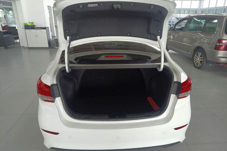 Used CHANGAN Alsvin 2018 1.4L Manual Luxury Model China V Standard Trunk