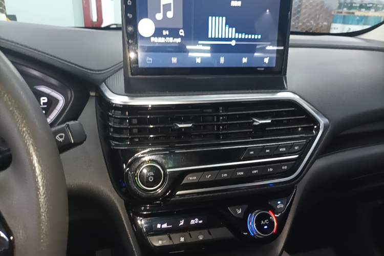 Used CHANGAN Alsvin 2019 1.5L DCT Comfort Model China VI Standard Audio And AC Panel