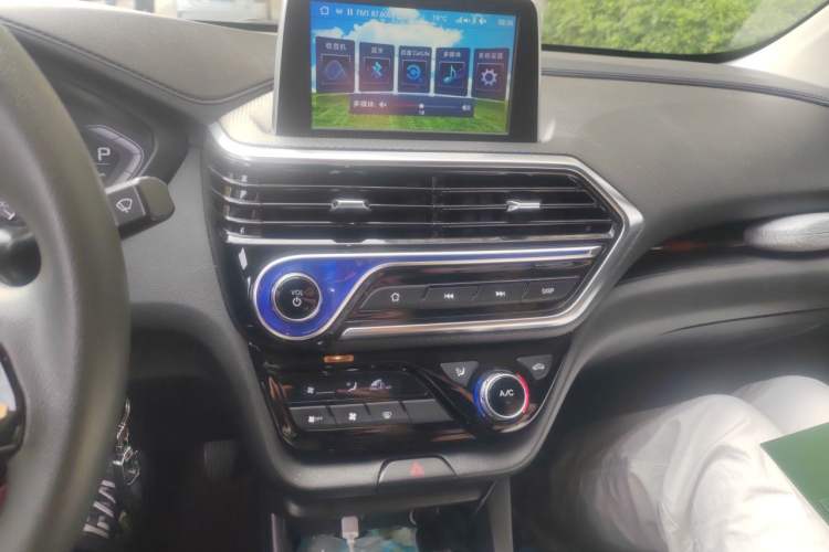 Used CHANGAN Alsvin 2019 1.5L DCT Comfort Model China VI Standard Audio And AC Panel