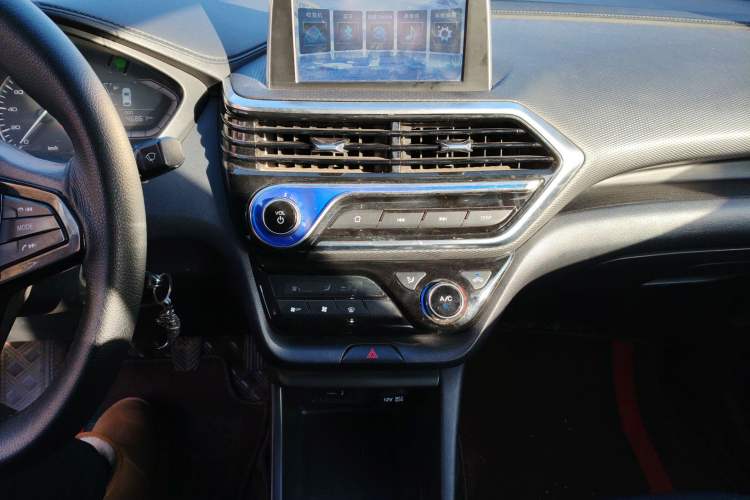 Used CHANGAN Alsvin 2019 1.4L Manual Comfort Edition China VI Standard Audio And AC Panel