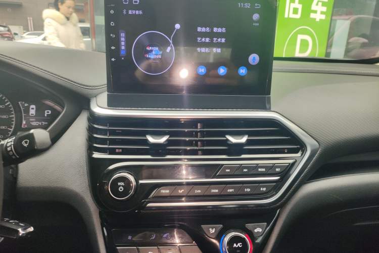 Used CHANGAN Alsvin 2019 1.5L DCT Comfort Model China VI Standard Audio And AC Panel