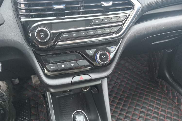 Used CHANGAN Alsvin 2019 1.5L DCT Comfort Model China VI Standard Audio And AC Panel
