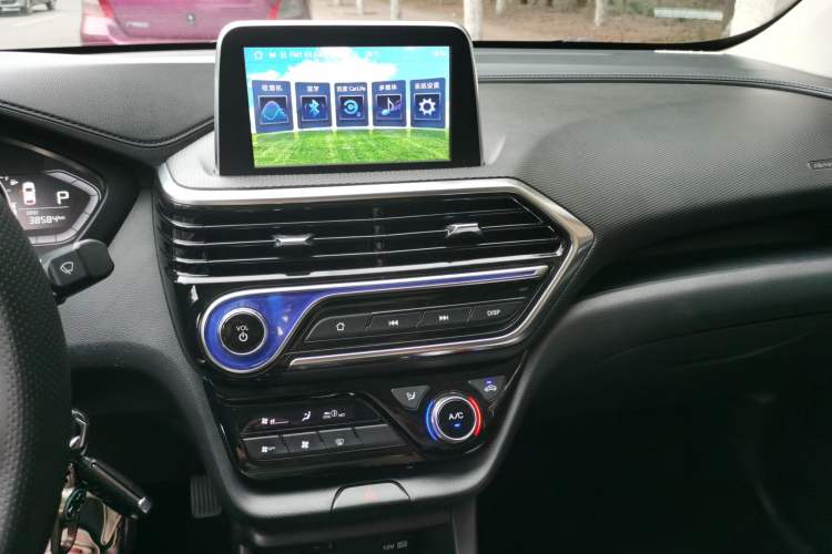 Used CHANGAN Alsvin 2019 1.5L DCT Comfort Model China VI Standard Audio And AC Panel