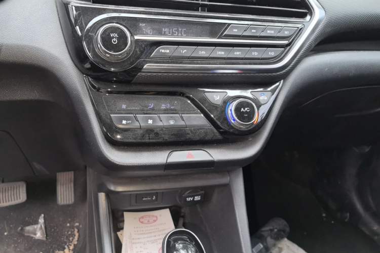 Used CHANGAN Alsvin 2019 1.5L DCT Luxury Version China VI Standard Audio And AC Panel