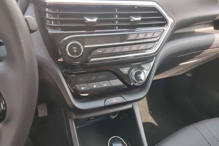 Used CHANGAN Alsvin 2019 1.5L DCT LianDong Cloud Edition Audio And AC Panel
