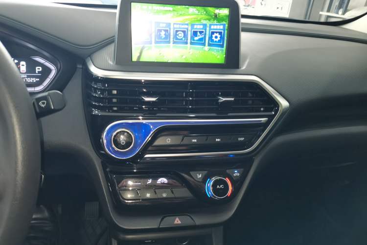 Used CHANGAN Alsvin 2019 1.5L DCT Comfort Model China VI Standard Audio And AC Panel