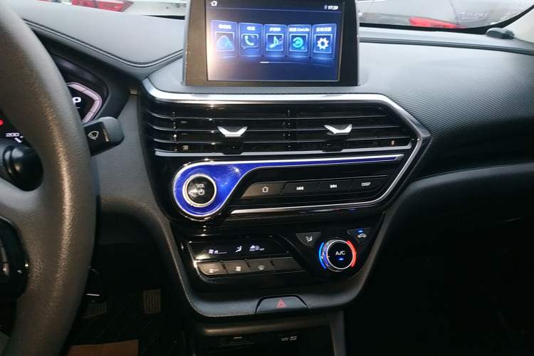 Used CHANGAN Alsvin 2019 1.5L DCT Comfort Model China VI Standard Audio And AC Panel