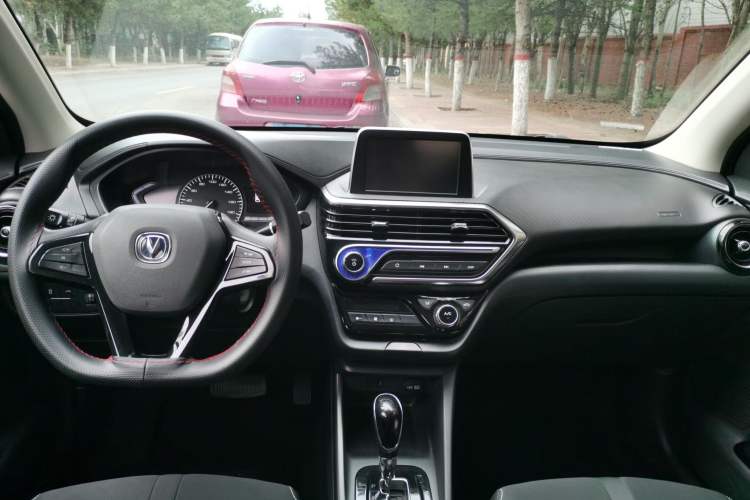 Used CHANGAN Alsvin 2019 1.5L DCT Comfort Model China VI Standard Center Console