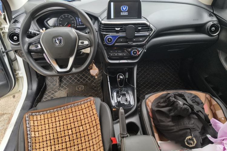 Used CHANGAN Alsvin 2019 1.5L DCT Luxury Version China VI Standard Center Console