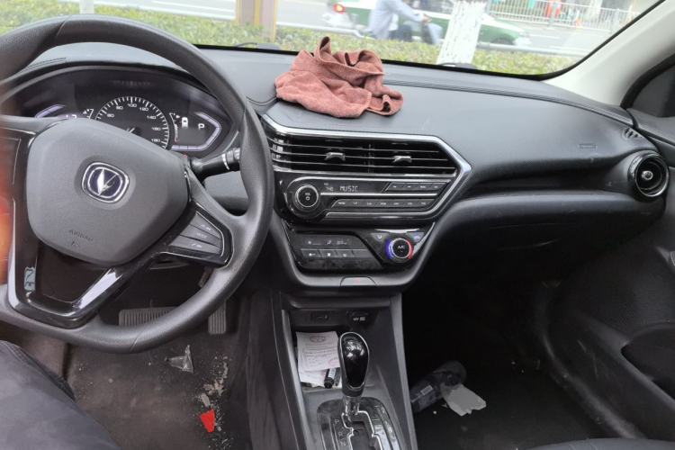 Used CHANGAN Alsvin 2019 1.5L DCT Luxury Version China VI Standard Center Console