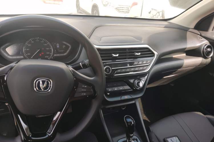 Used CHANGAN Alsvin 2019 1.5L DCT LianDong Cloud Edition Center Console