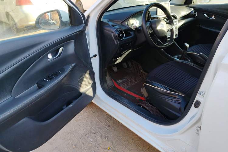 Used CHANGAN Alsvin 2019 1.4L Manual Comfort Edition China VI Standard Driver Seat