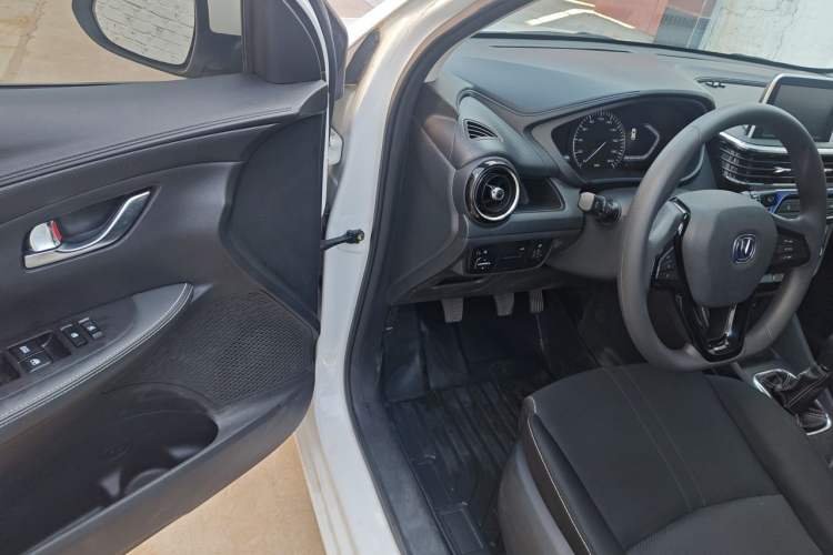 Used CHANGAN Alsvin 2019 1.4L Manual Comfort Edition China VI Standard Driver Seat