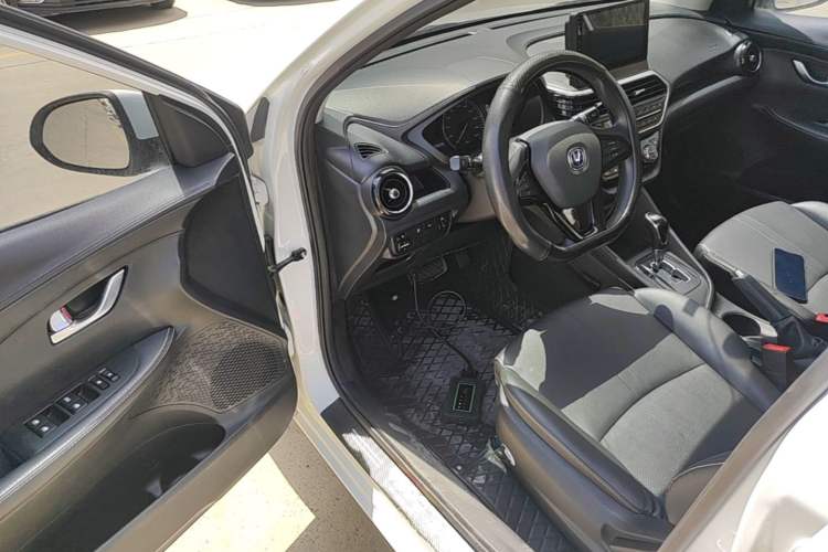 Used CHANGAN Alsvin 2019 1.5L DCT Luxury Version China VI Standard Driver Seat