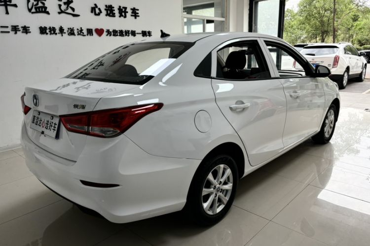 Used CHANGAN Alsvin 2019 1.4L Manual Comfort Edition China VI Standard Exterior 3