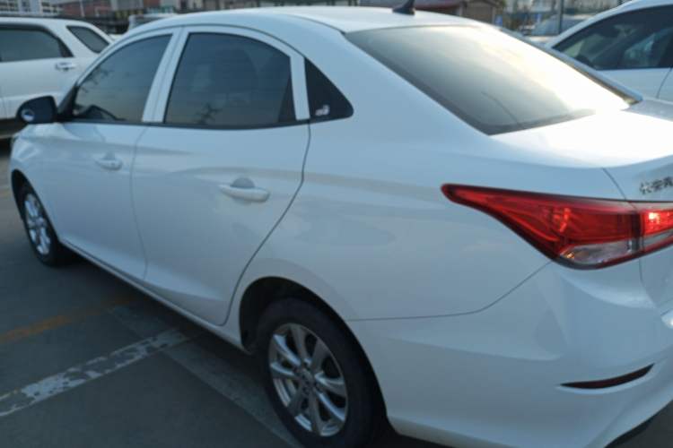 Used CHANGAN Alsvin 2019 1.4L Manual Comfort Edition China VI Standard Exterior 3
