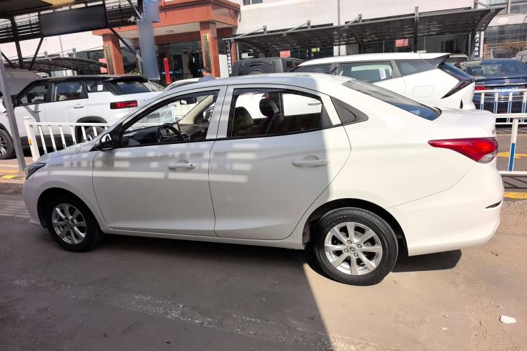 Used CHANGAN Alsvin 2019 1.4L Manual Luxury Version China VI Standard Exterior 5