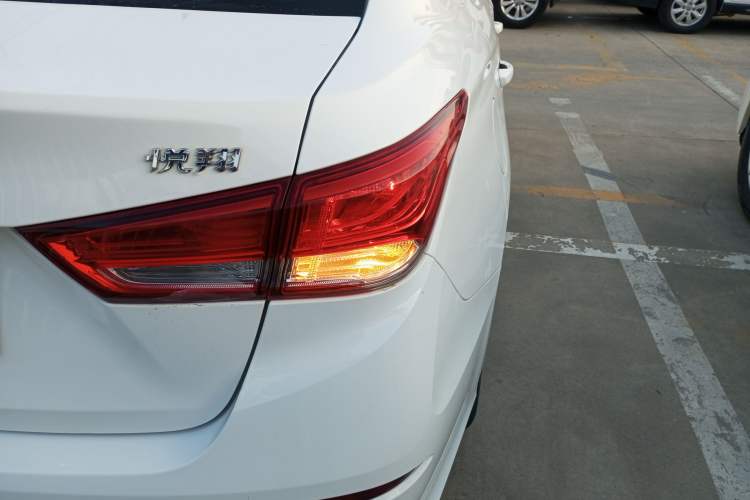 Used CHANGAN Alsvin 2019 1.4L Manual Comfort Edition China VI Standard Exterior 6