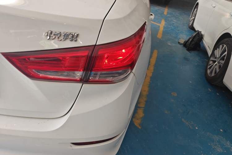 Used CHANGAN Alsvin 2019 1.5L DCT Comfort Model China VI Standard Exterior 6