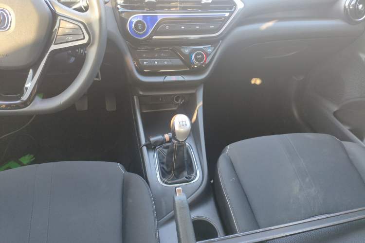 Used CHANGAN Alsvin 2019 1.4L Manual Comfort Edition China VI Standard Gear Lever