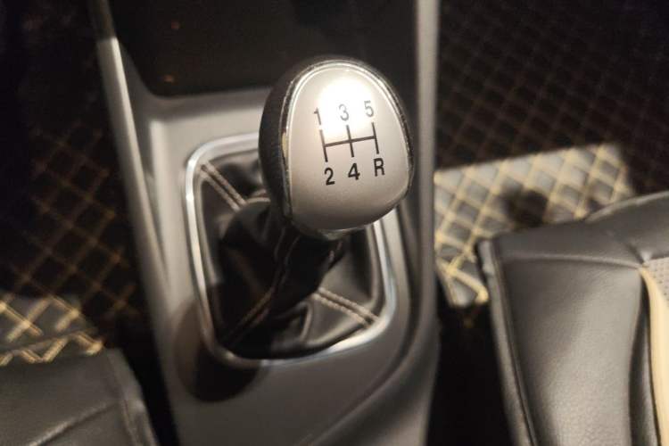 Used CHANGAN Alsvin 2019 1.4L Manual Comfort Edition China VI Standard Gear Lever