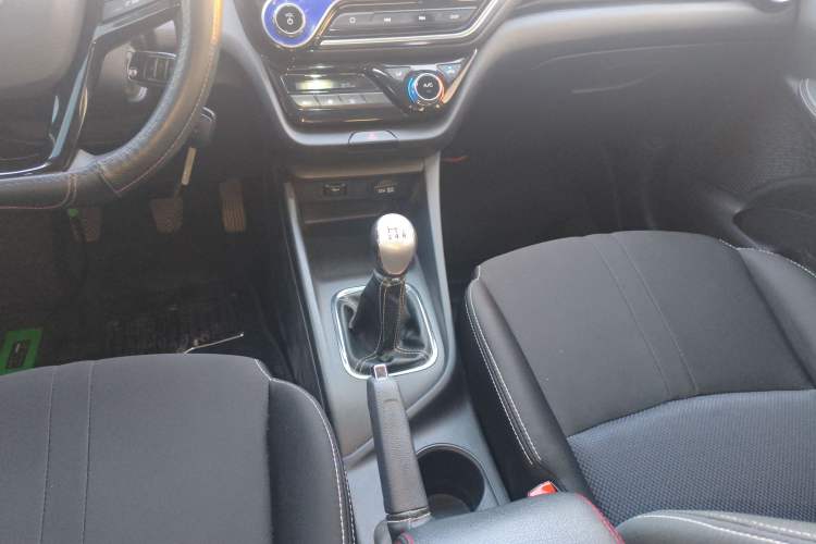 Used CHANGAN Alsvin 2019 1.4L Manual Comfort Edition China VI Standard Gear Lever
