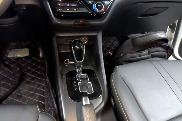 Used CHANGAN Alsvin 2019 1.5L DCT Comfort Model China VI Standard Gear Lever