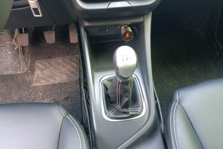 Used CHANGAN Alsvin 2019 1.4L Manual Comfort Edition China VI Standard Gear Lever